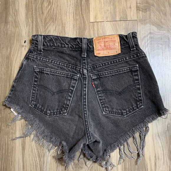 Levi's Vintage High Rise 550 Frayed Denim Jean Short Washed Black-7 - Picture 2 of 5